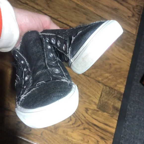 Black distressed Babalu Corkys - Picture 6 of 9